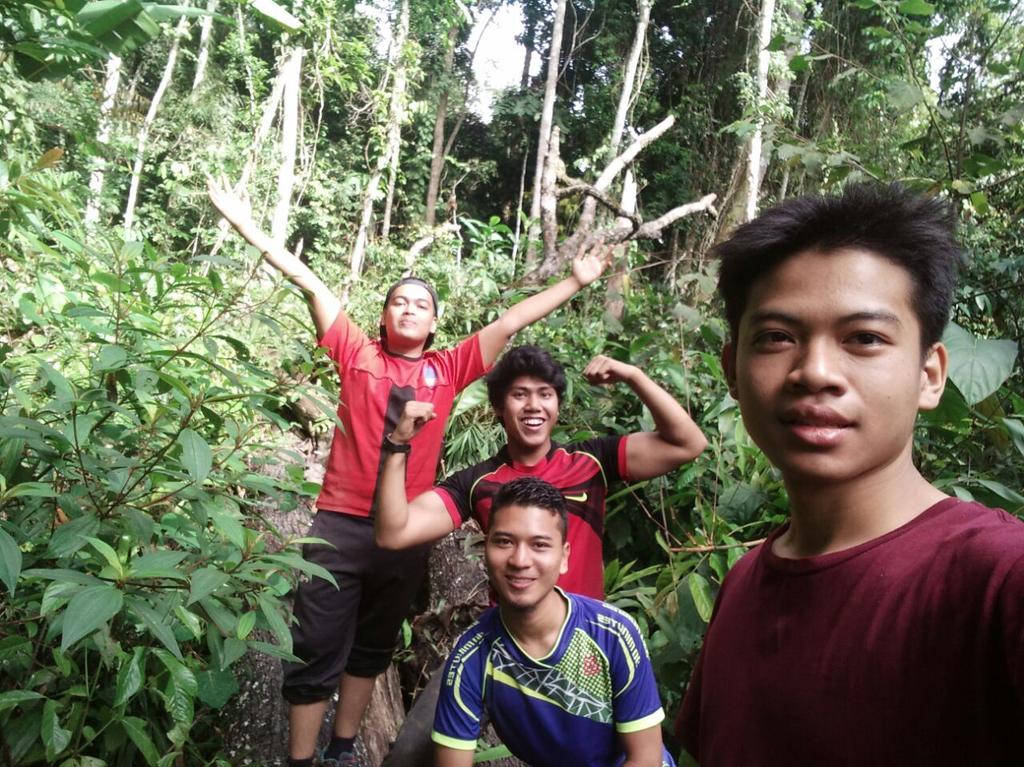 ppbofficials's tweet photo. Today's activity consist of team A cutting trees and chopping woods 😋 https://t.co/qzIVaeUCza