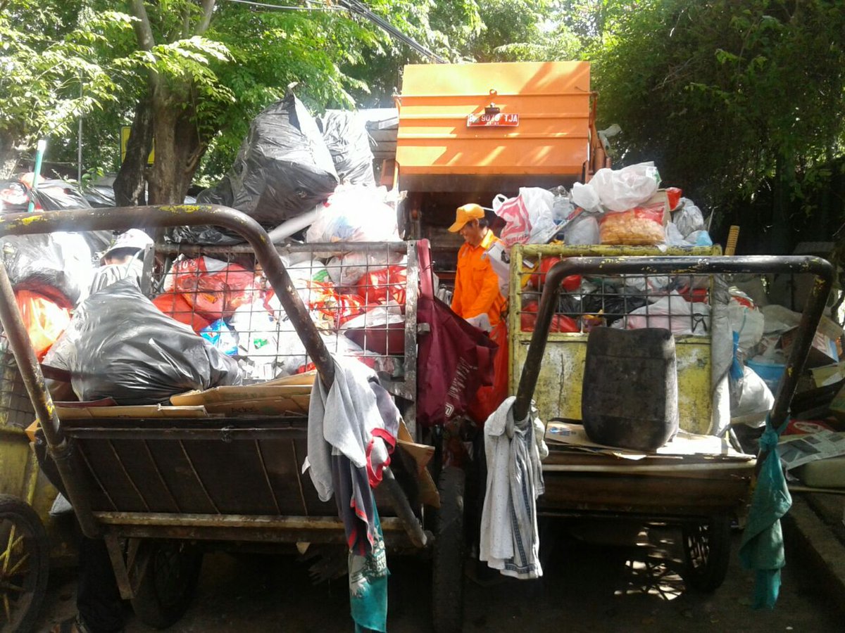 melodotgading's tweet photo. Hasil Giat Angkut Sampah Senin 23 Januari 2017.
#PasukanOrangeDinsih
#LiveMore
#BebasSampah2020 https://t.co/TNSOMyELvG
