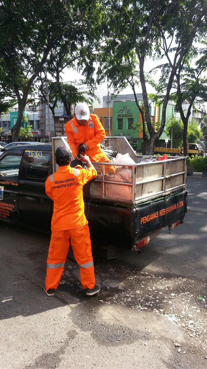 melodotgading's tweet photo. Hasil Giat Lintas Angkut Sampah Senin 23 Januari 2017.
#PasukanOrangeDinsih
#LiveMore
#BebasSampah2020 https://t.co/O9qEna2dsM