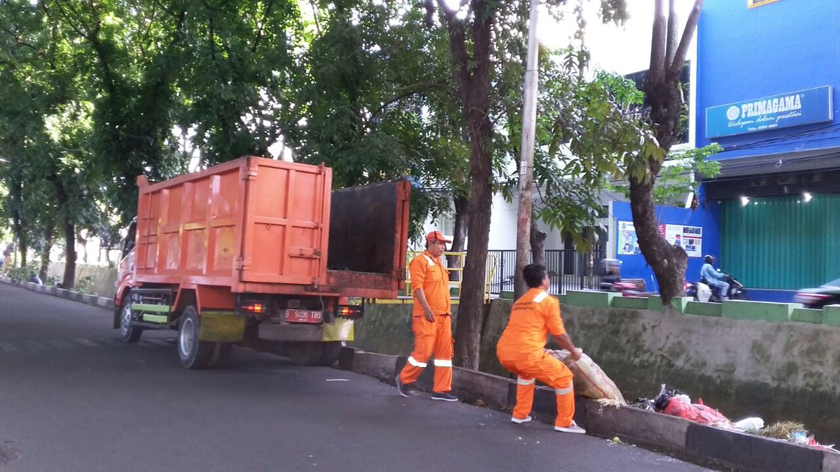 melodotgading's tweet photo. Hasil Giat  Lintas Angkut Sampah Senin 23 Januari 2017.
#PasukanOrangeDinsih
#LiveMore
#BebasSampah2020 https://t.co/3XY2IKGqa0
