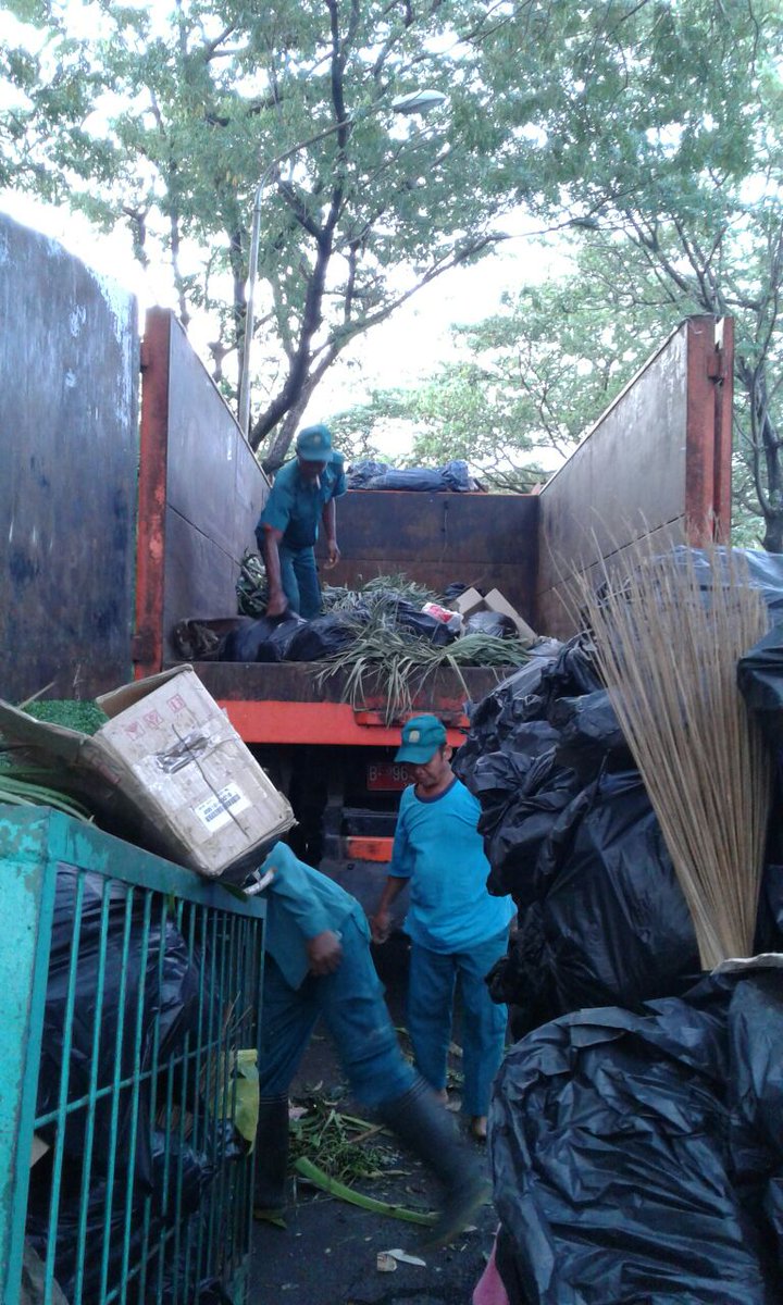 melodotgading's tweet photo. Hasil Giat Angkut Sampah Senin 23 Januari 2017.
#PasukanOrangeDinsih
#LiveMore
#BebasSampah2020 https://t.co/kaygEzstCQ