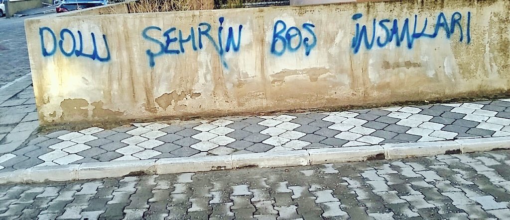 Dolu şehrin boş insanları. 🍻