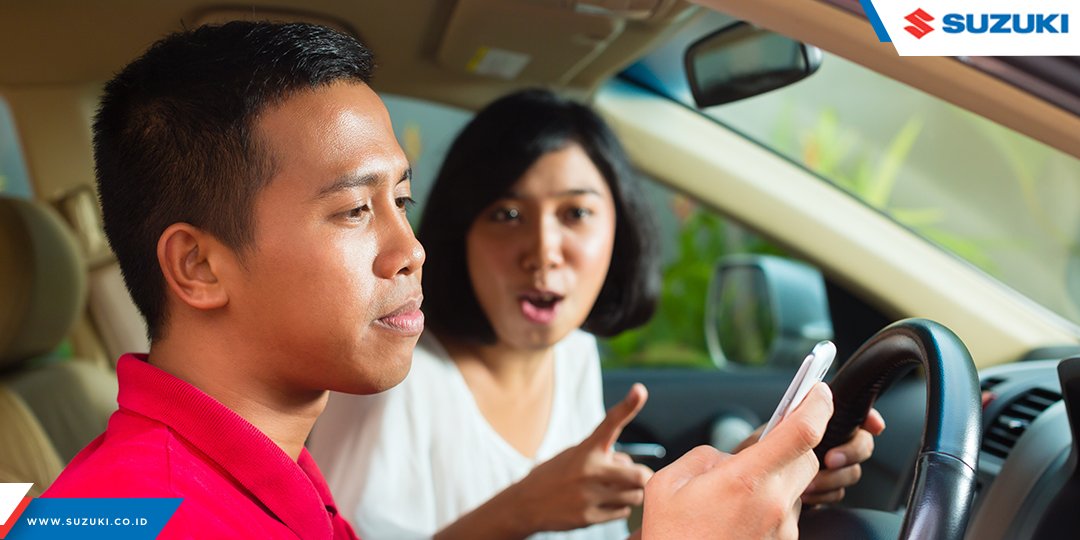 SuzukiIndonesia's tweet photo. Menggunakan ponsel saat mengemudi meningkatkan resiko kecelakaan hingga 23 kali. Jadi, hindari hal tersebut ya. https://t.co/gE3StGikEP https://t.co/lNNykXUTGz