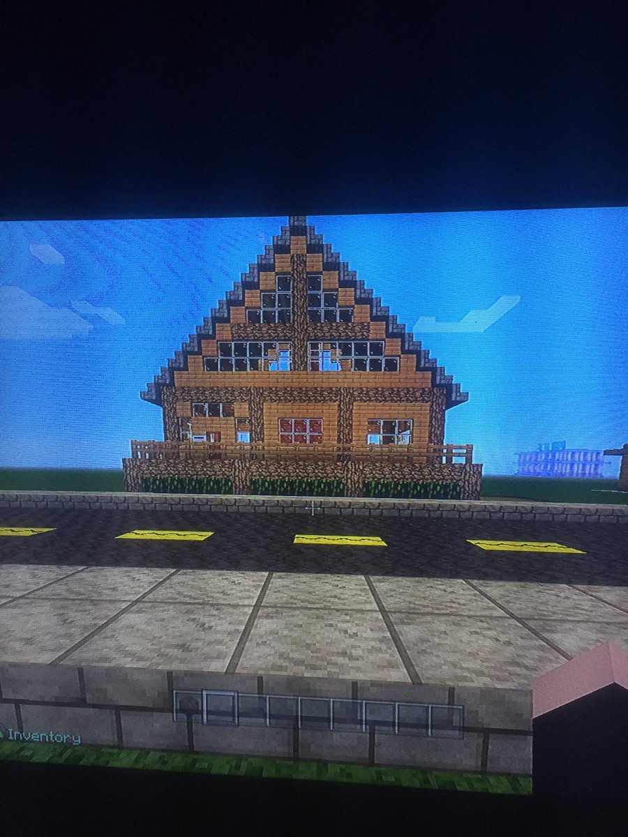 thetower_456's tweet photo. One of the houses in the let's build a city series https://t.co/Pq4USOQZJV
