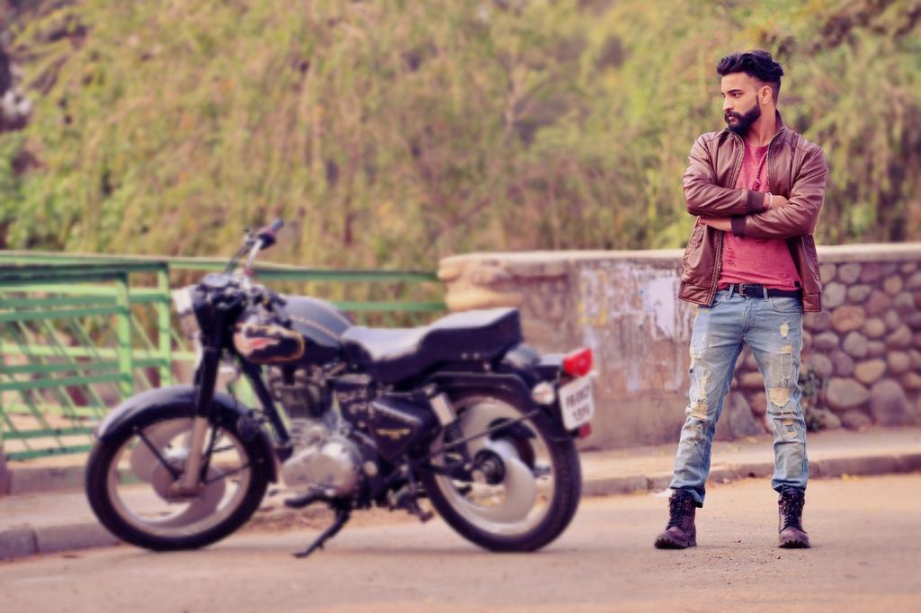 KaTwaLsunil06's tweet photo. 😍😘 @KaTwaLsunil06 
#HiMaChaLi 
#BearDlover 
#bulleT
#Shoot_mode
#kaTwaL ✌✌💪
#BullEt tan RakHeya #paTake pauN nu...!
https://t.co/L8OyBcZ1bC https://t.co/TnWVPrYSEa