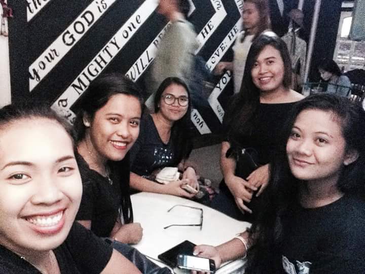 msjoytotheworld's tweet photo. With these amazing ppl ❤ https://t.co/WqMtzRiTBt