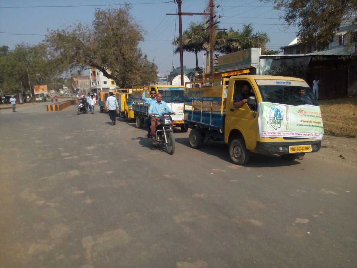 karanjagas's tweet photo. (NAGPUR TERRITORY) SANRAKSHAN KSHMATA MAHOTSAV 2017, DELIVERY VAN RALLY BY M/S KARANJA GAS KARANJA. DIST. WASHIM.ON 21/01/2017. https://t.co/qdmvbs6wNk