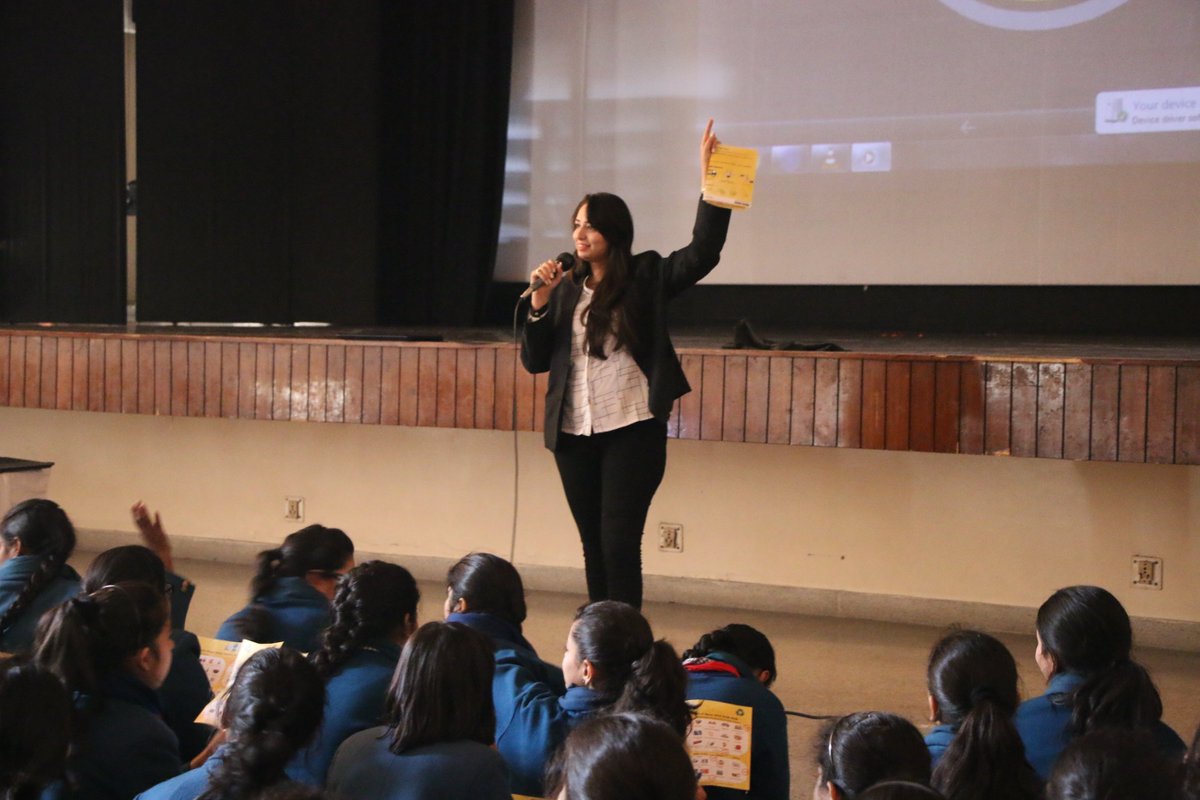 pompomrecycling's tweet photo. #PomPom & @SwachParyavaran led a #recyclingworkshop at #SadhuVaswaniInternationalGirlsSchool. #SwachhBharatAbhiyan #PHDSwachhParyavaran https://t.co/EO8z6ZzQ58