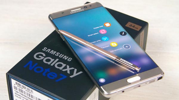 eenadulivenews's tweet image. నోట్‌ 7 పేలడానికి కారణమిదే.. 
 goo.gl/wD0WtR
 #SamsungNote7