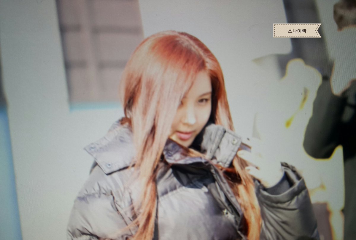 [PIC][23-01-2017]SeoHyun tham dự "KBS CoolFM Park Jiyoon Gayo Plaza Radio" vào trưa nay C21dZ-lUsAA-IVV