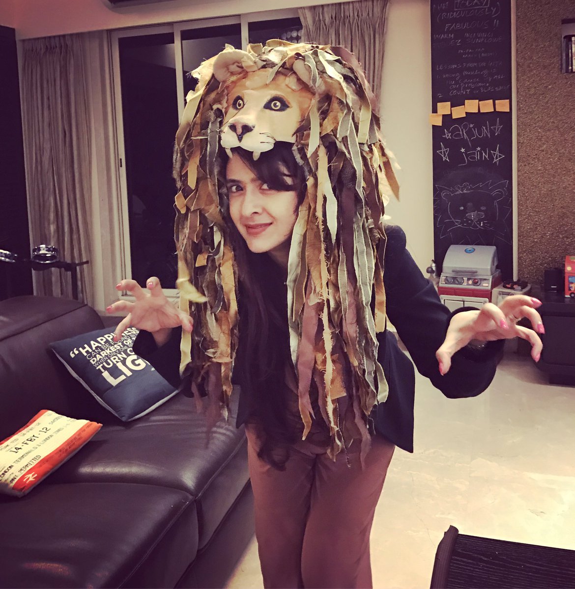 poojamakhija's tweet photo. You cheat, I pounce! #mondayhumor #iamalwayswatchingyou  #youarewhatyoueat #youarealsowhatyoucheat  #ootd thanks to @findingshanti 😜 https://t.co/KIQ5W8Rqhu