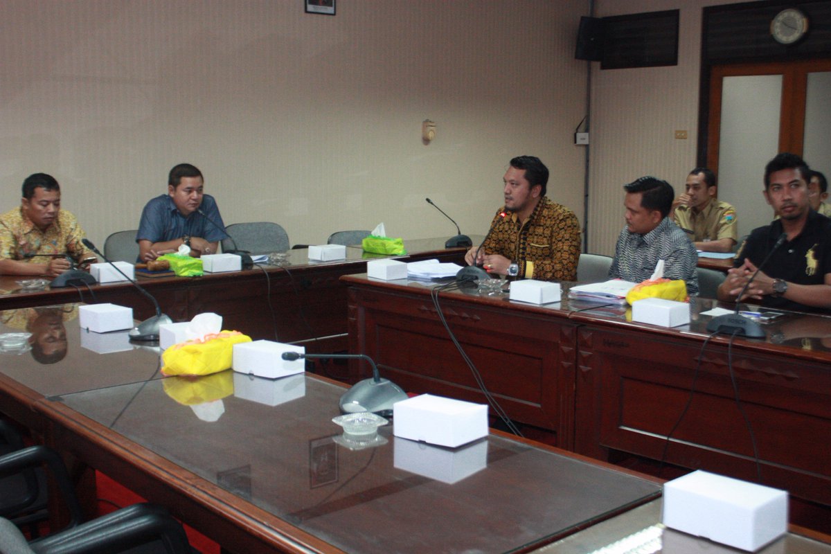 DPRD_kudus's tweet photo. Senin 23 Januari 2017, DPRD Kab. Kudus Gelar Rapat Dengar Pendapat Umum dgn Kuasa Hukum ASPREHIKAS Terkait Perda No. 10 Tahun 2015 https://t.co/YsLyEqzPWA