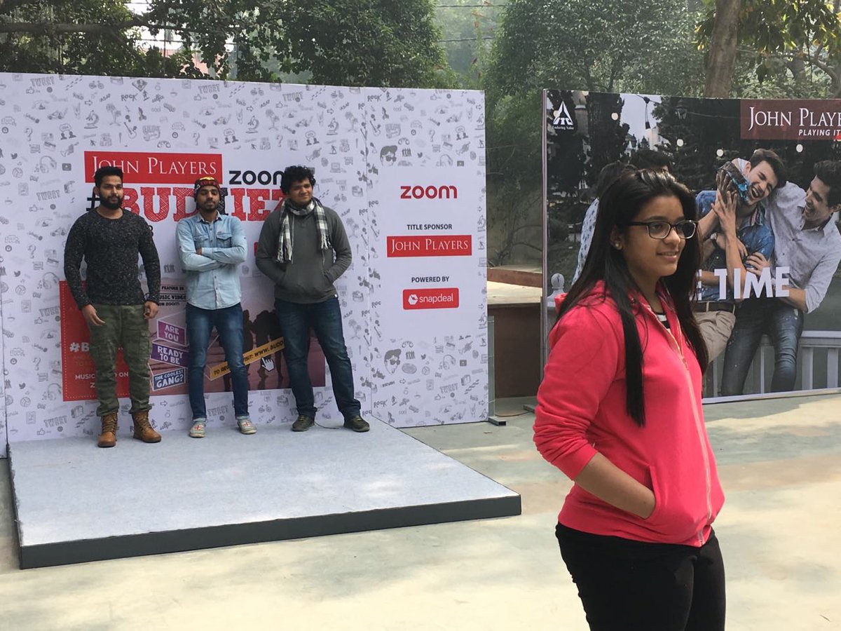 buddiez4everr's tweet photo. The students of Ramjas College, Delhi, turned their 'style' on over the weekend, as they did the @ITCJohnPlayers #StyleWalk! https://t.co/umOA4buzOc