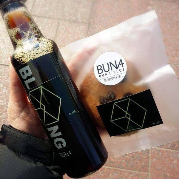 sehun himself bought cookies, coffe and tea for 300 fans he spent 6.6 million won during his birthday in 2015