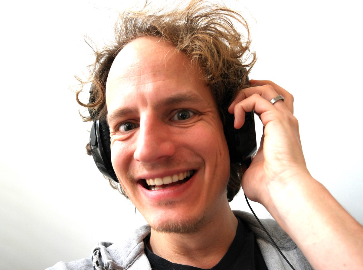 Vandaag spreekt onze tekenfilm-stem Aiko 2 teaserfilms in voor een congres.