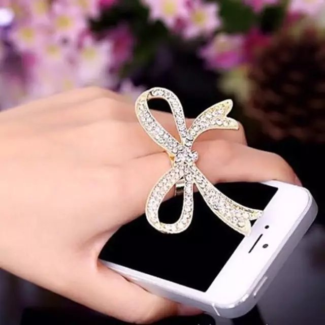 Get ready to turn heads! Adorn this beautiful bow ring! visit shopo.in/santanafashion
#Shopoholic #Shopotime #Bowring #Ring #Ringset #Fahion