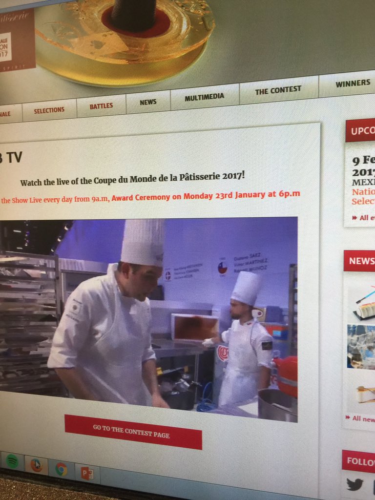 En este momento el postre de la #RojaDulce el probado por los jueces #CMPatisserie inspirado en el casco de los mineros chilenos.