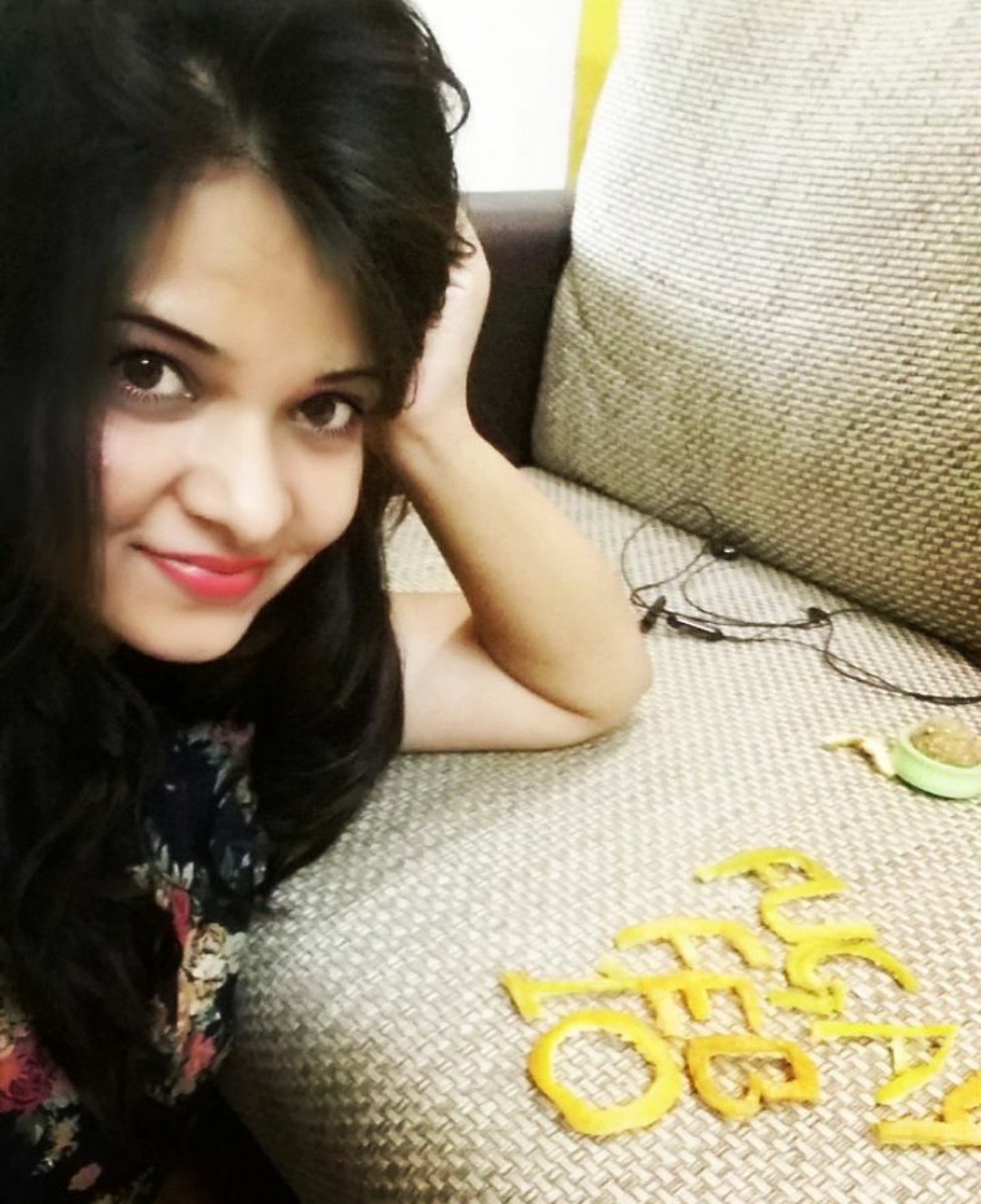 SonChafaa's tweet photo. आज दुपारी २ ते ६ पर्यंत फुगे #movie चा मी बनवलेला #CarvedOranges चा #display #सदर येथील #FruitsMarket मध्ये ठेवलेला #ChallangeCompleted ☺ https://t.co/KsbMZsKNaV