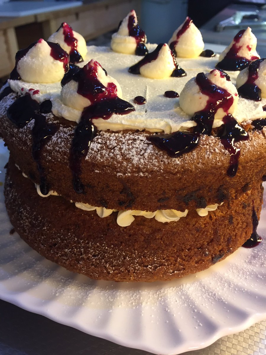 GalleyDeli's tweet photo. Lemon drizzle cake with homemade blueberry jam and lemon frosting. #glutenfree #veganuary #vegan #dairyfree https://t.co/GfkJpleW2x