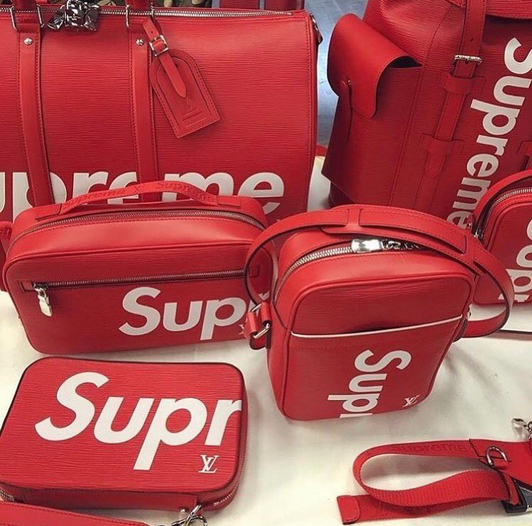 FrenchFinesseFF's tweet photo. #FrenchFocus TOP
3- La très surprenante collaboration entre Supreme et Louis Vuitton https://t.co/zhy9gKLQ4E