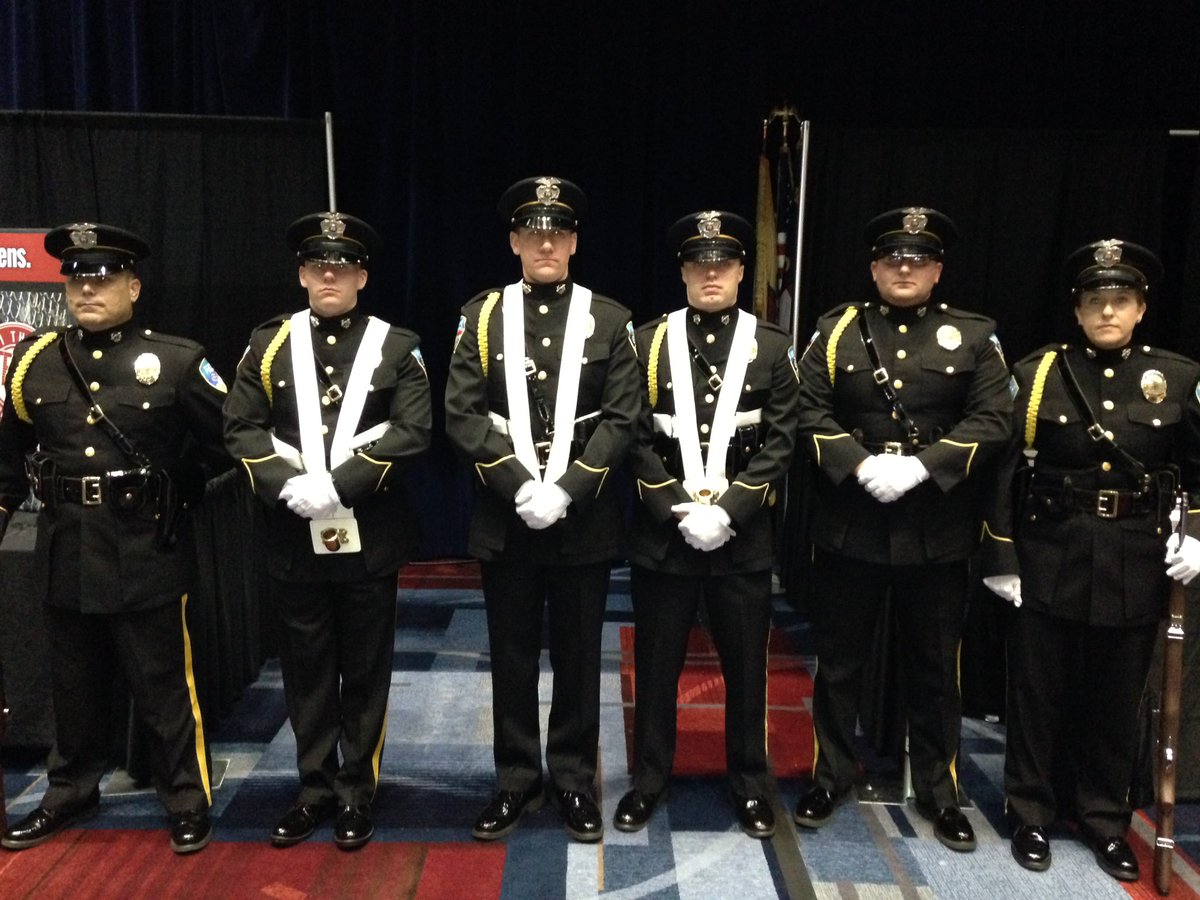 #WaynesvillePolice Honor Guard opening the <a href="/NCACP/">NC Chiefs of Police</a> conference in Cherokee Great job!