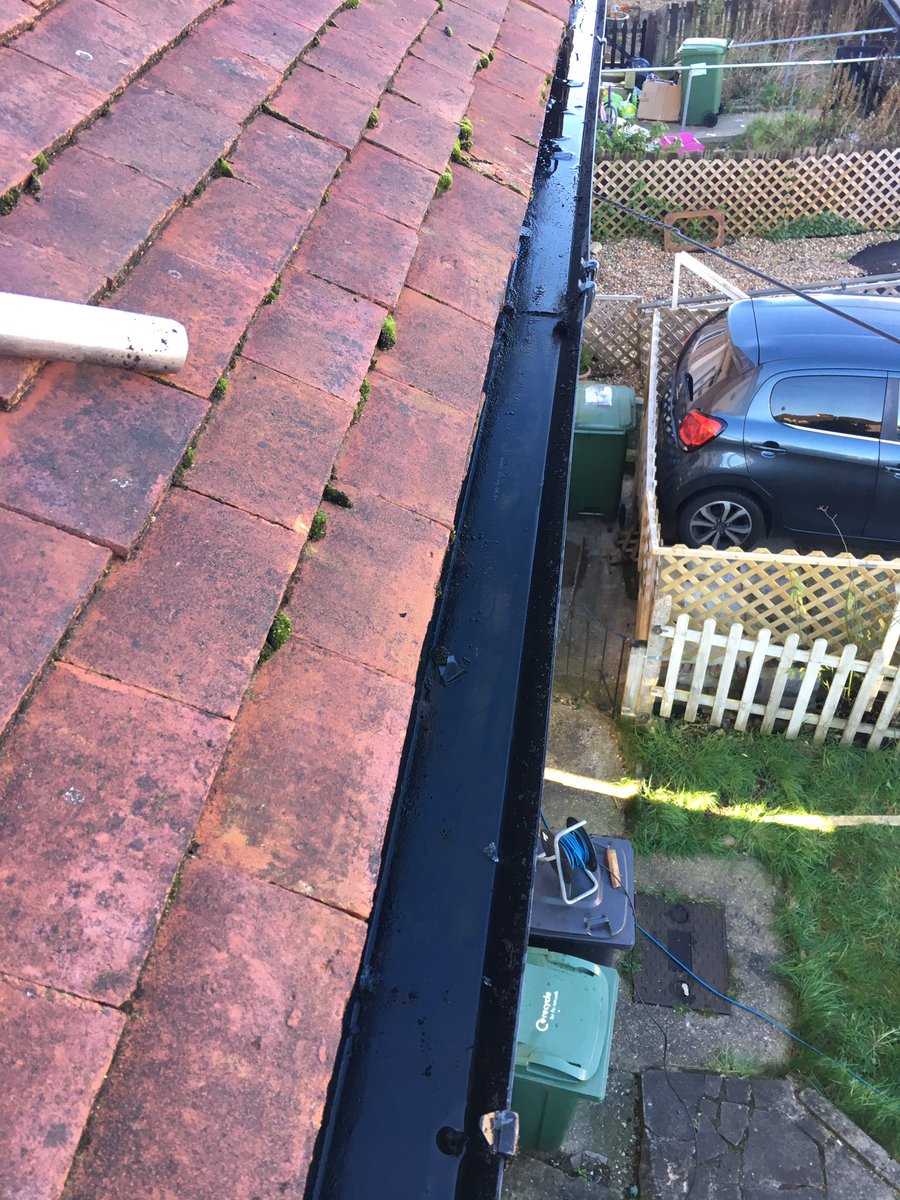 centralcleanin2's tweet photo. Don't forget to get your free gutter maintenance quote before the rainy weather is upon us!! https://t.co/ThX7voXio0