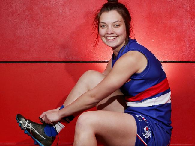 Western Bulldogs marquee Ellie Blackburn was born to be a footy star bit.ly/2jSgQmF