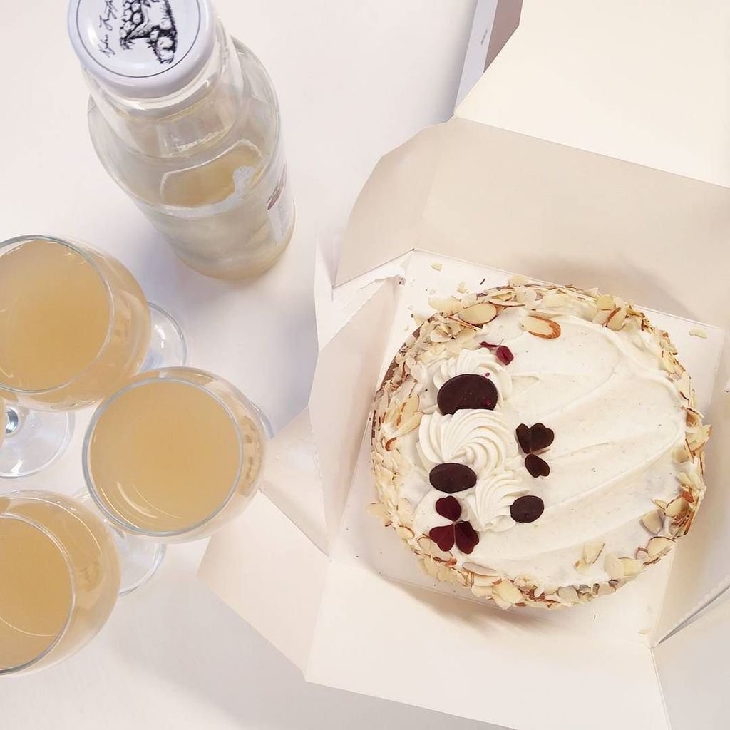 knowgalearning's tweet photo. We're being naughty and enjoying birthday cake for breakfast! Don't worry - that's apple &amp;… https://t.co/USydbl2ol9 https://t.co/4NKvNHJZ10