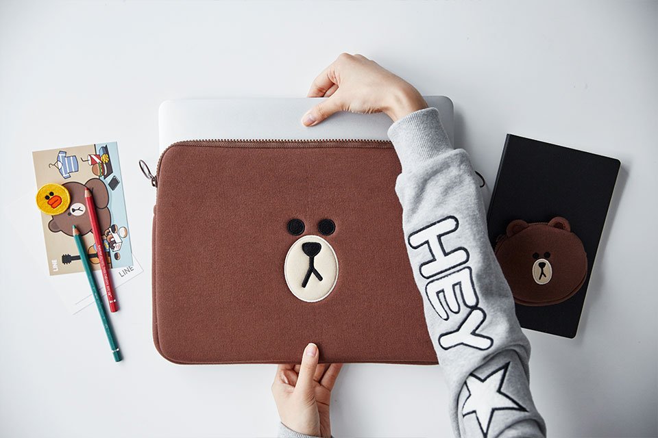 FairMarketKorea's tweet photo. Tender Touch, Tender FRIENDS 😍
LINE FRIENDS Laptop Pouch!
https://t.co/boL1IHDBzR
#LaptopPouch #BROWN #CONY #SALLY #NotebookCase https://t.co/etbzkfQ4cb