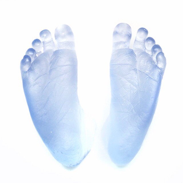 My feet after the school run! #frosty#feet <a href="/PHerbertLtd/">Philippa Herbert Ltd</a> 💙❄️🌨☃️