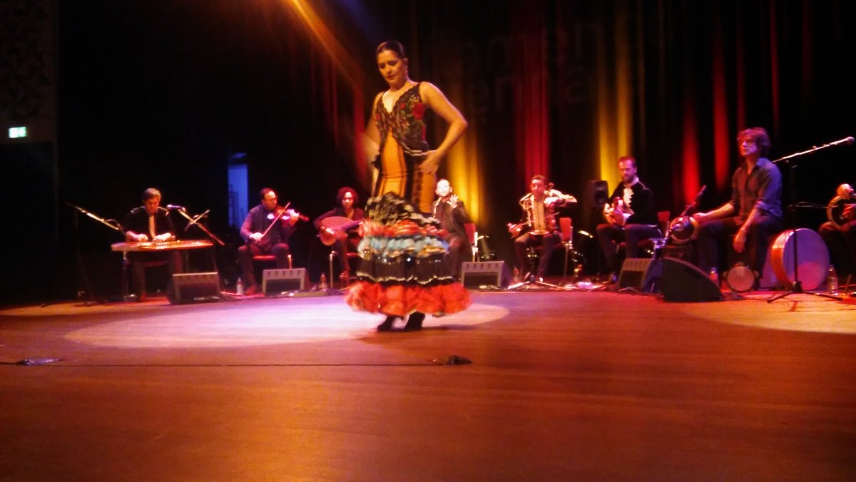 musicaesamor1's tweet photo. Impresionante #chekara en la @flam_bien_nl. Algunas imágenes. #orquesta #chekaraflamenca #flamencoandalusí @globalflamenco #FelizLunes! https://t.co/f61eNE2GR6