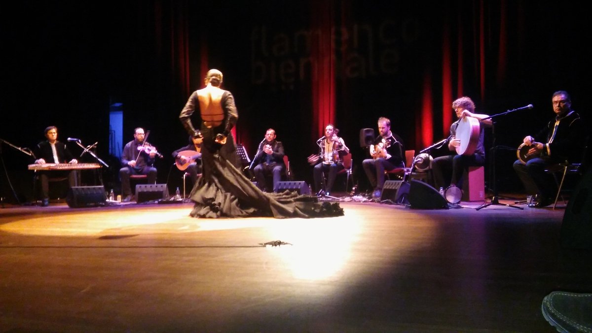 musicaesamor1's tweet photo. Impresionante #chekara en la @flam_bien_nl. Algunas imágenes. #orquesta #chekaraflamenca #flamencoandalusí @globalflamenco #FelizLunes! https://t.co/f61eNE2GR6