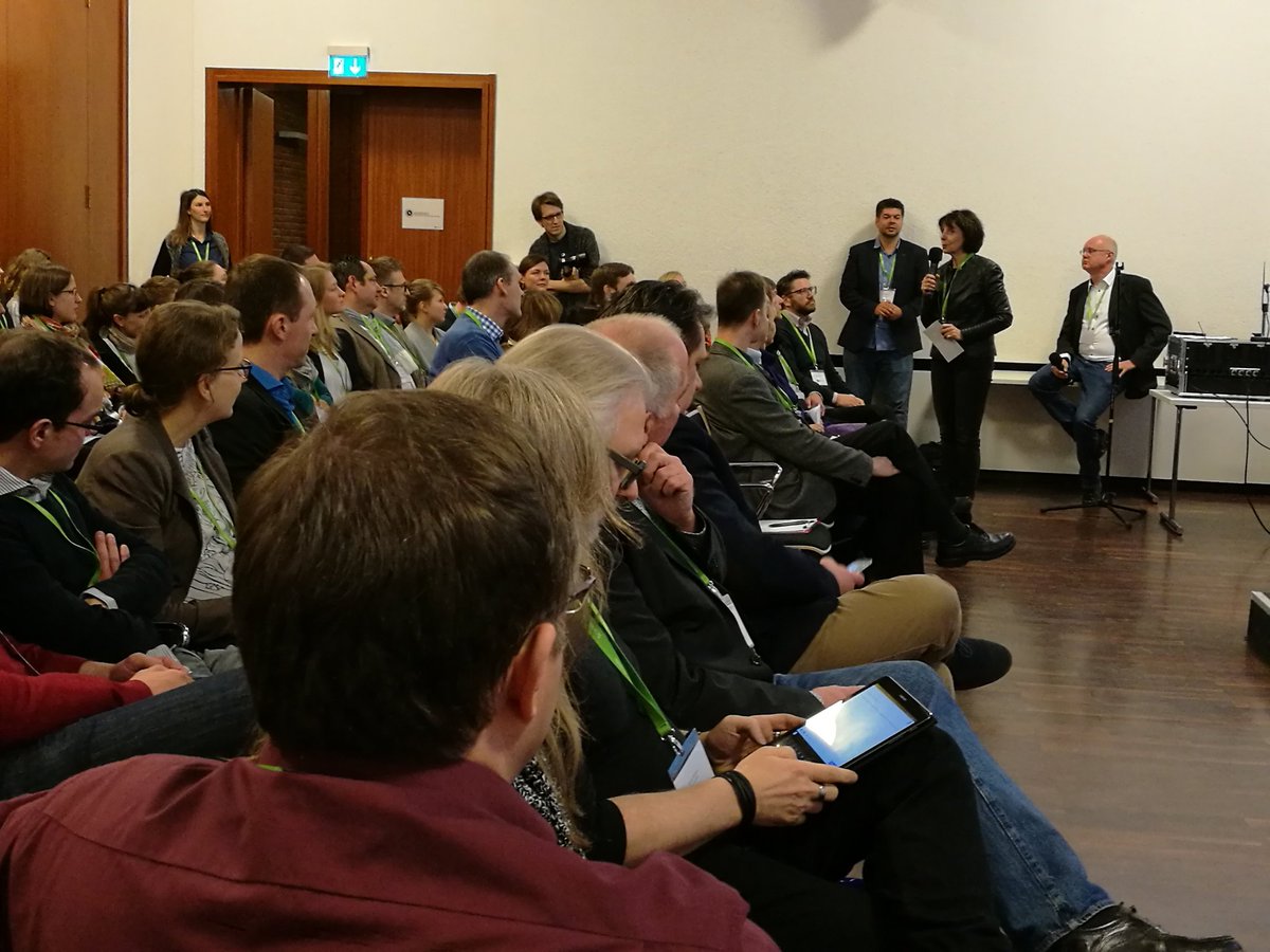 jugendforscher's tweet photo. Name - Thema - #3hashtags
Spannende Leute beim #CSRcamp17 https://t.co/T3oKwNUHWV