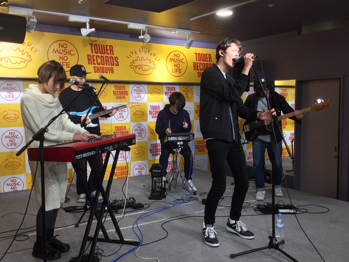 TOWER_Shibuya's tweet image. 【4Fイベント】AUSTINES ミニライブ始まりましたー！
観覧フリー！入場無料でライブ見れますよ！！本日CDご購入で、未発表音源CDプレゼント＋サイン会です！！爽やかな音楽が響いてます！！(宗) #AUSTINES