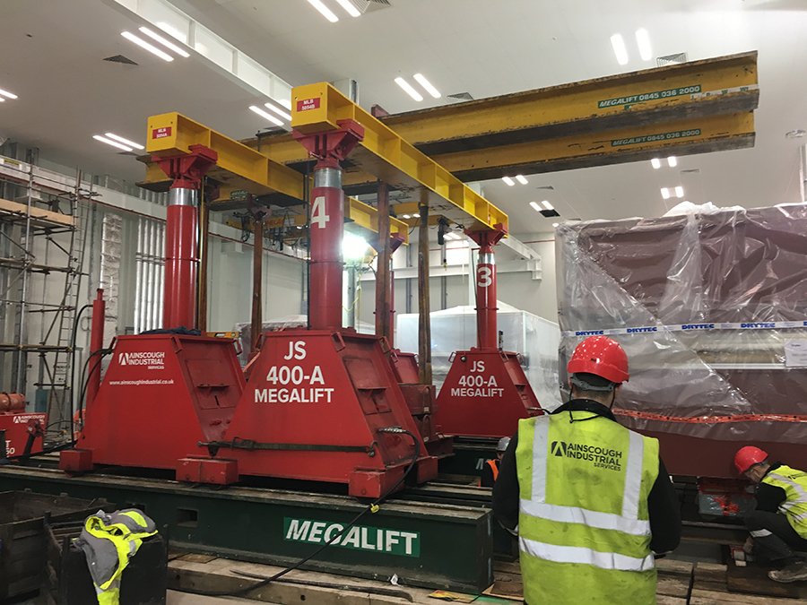 ainscoughuk's tweet image. Weather your #heavylifting project requires a traditional crane lift or our custom Megalift #jackingsystem we offer a first class service