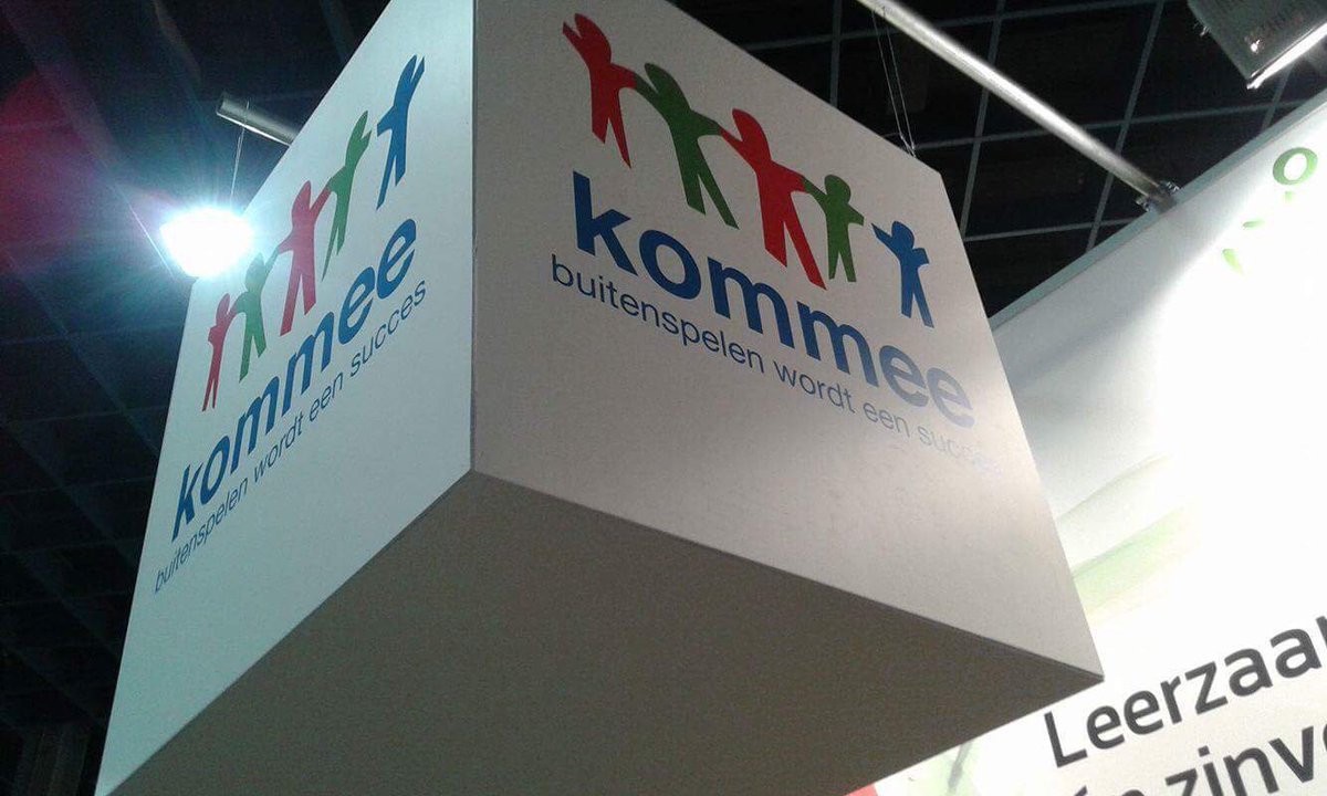 Kommee op de NOT!! Dit hangt bóven onze stand!! Benieuwd naar de rest? Blijf ons volgen &amp; kom! Hal 9, stand E002 <a href="/BasEducatie/">Bas</a> <a href="/notbeurs/">ital</a>