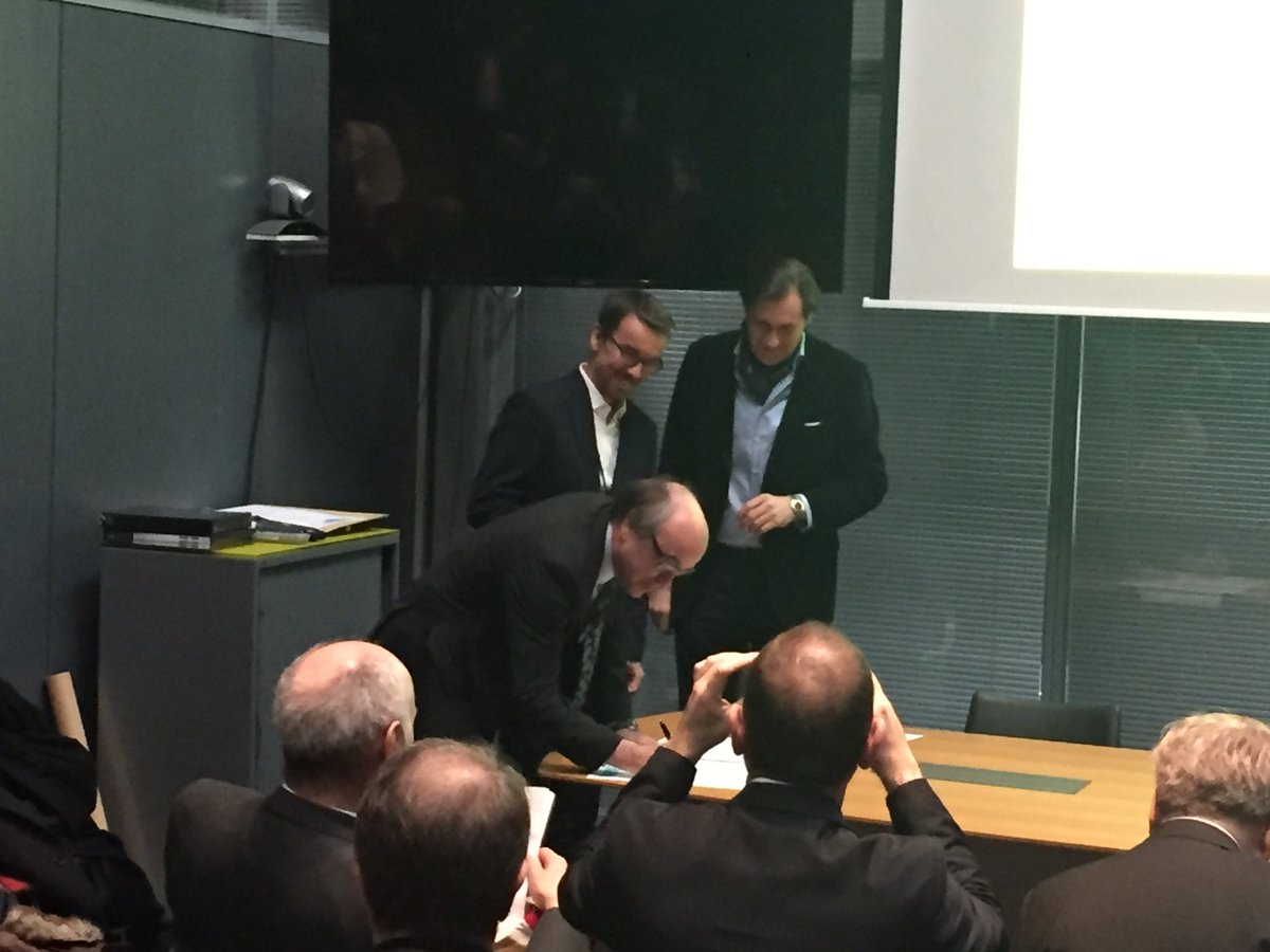 fredinthelab's tweet photo. Signature d'un MOU entre la Health Valley et @BIO_Qc. Des grandes collaborations en devenir! https://t.co/LI6NV2CqgZ