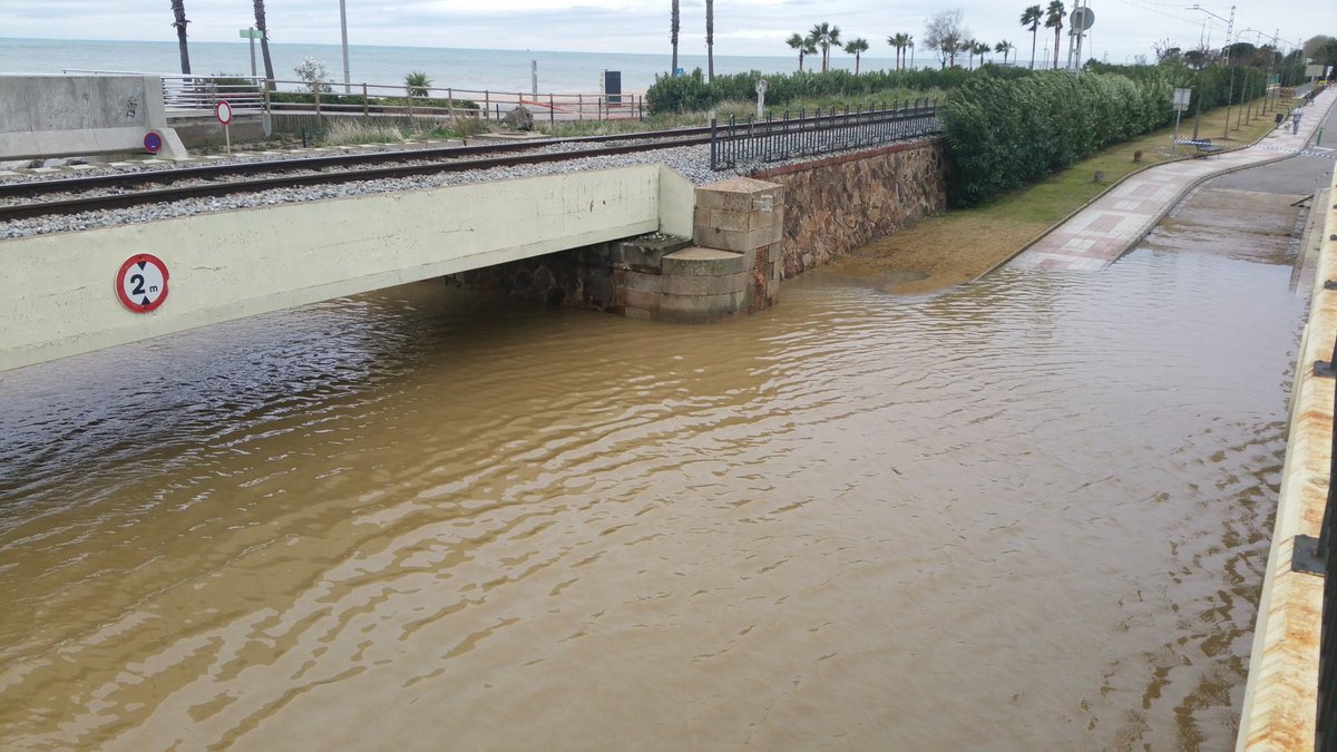 laiaclaret's tweet photo. Passos subterranis inundats a #PinedaDeMar. @maticatradio #ControlTemporal https://t.co/YPs6CYzWyN