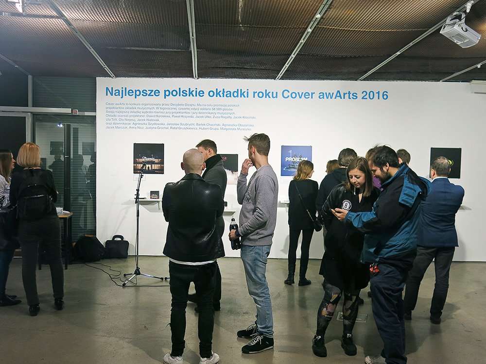 visualheads's tweet photo. Coverawarts ! Pokonkursowy wernisaż zwycięskich prac. Okładka Ninive "Ratunek" zdobyła 17. miejsce wśród 182 zgłoszonych prac. @RondoSztuki https://t.co/lEngwFCSWf