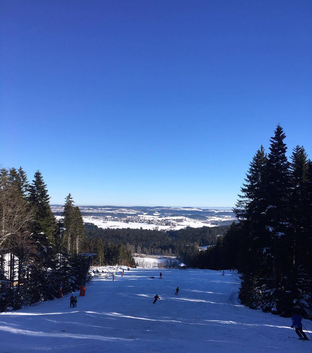 schwarzwaldplus's tweet photo. Ab auf die Piste. Kommen Sie in den #Schwarzwald und geniessen Sie gratis mit #swplus traumhaftes Skiwetter. https://t.co/RsiBZdtiye https://t.co/rj9NqiMFU5