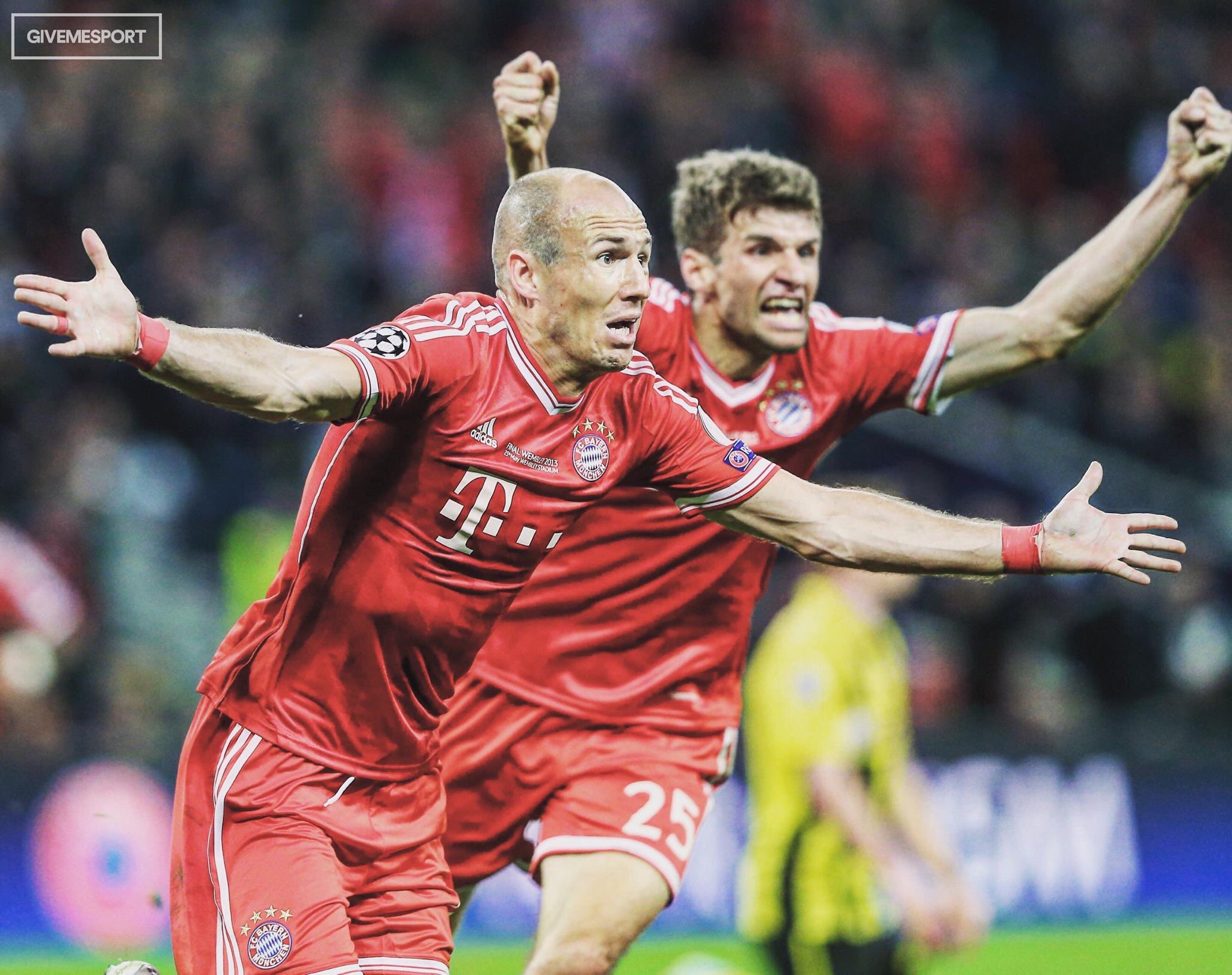 Happy birthday Arjen Robben! 17 seasons, 25 trophies... & he\s still doing it at 32! 