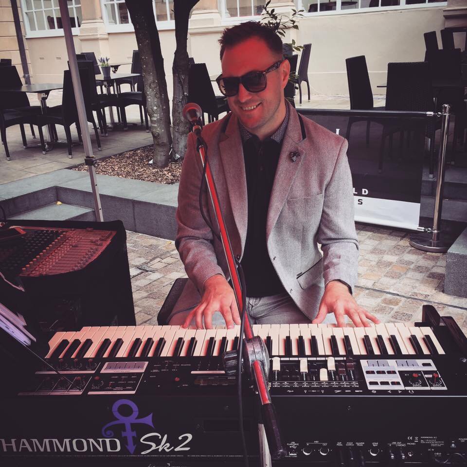 This Thursday at the Olive Lounge Wickersley catch magic hands Ryan Taylor playing live at the acoustic night !!!