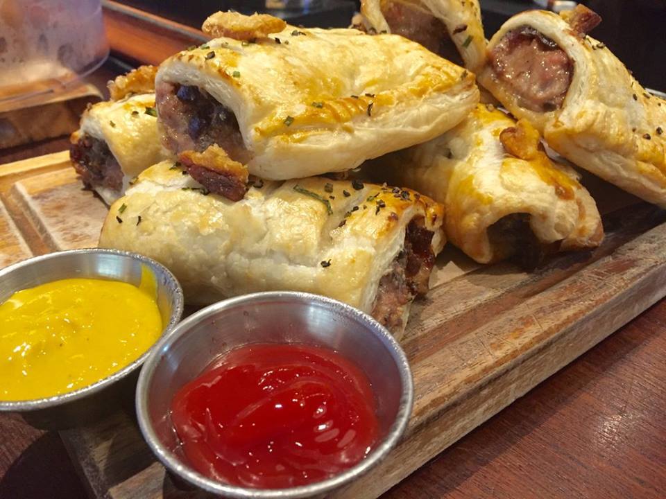 Sales shopping in #Bath ? Why not stop <a href="/thewestgatepub/">the WestGate</a>  in the centre and grab some #yummy #lunch before hitting the shops .....