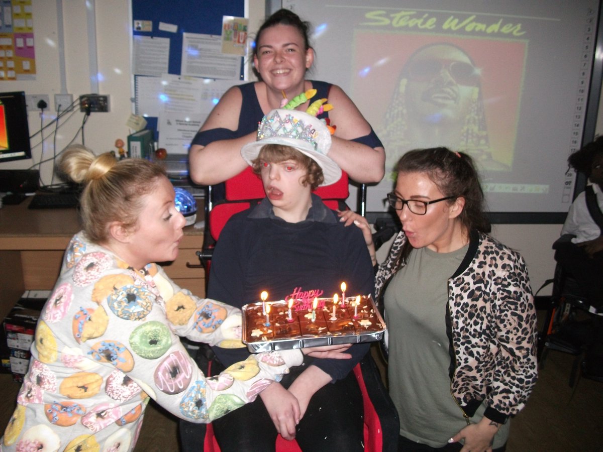 wilsonstfeed's tweet photo. Celebrating our #galileo students 14th birthday #wilsonstuart #birthday #cake #wilsonstuartschool #celebrating #party #birthdaycake https://t.co/NBiPPQhb21