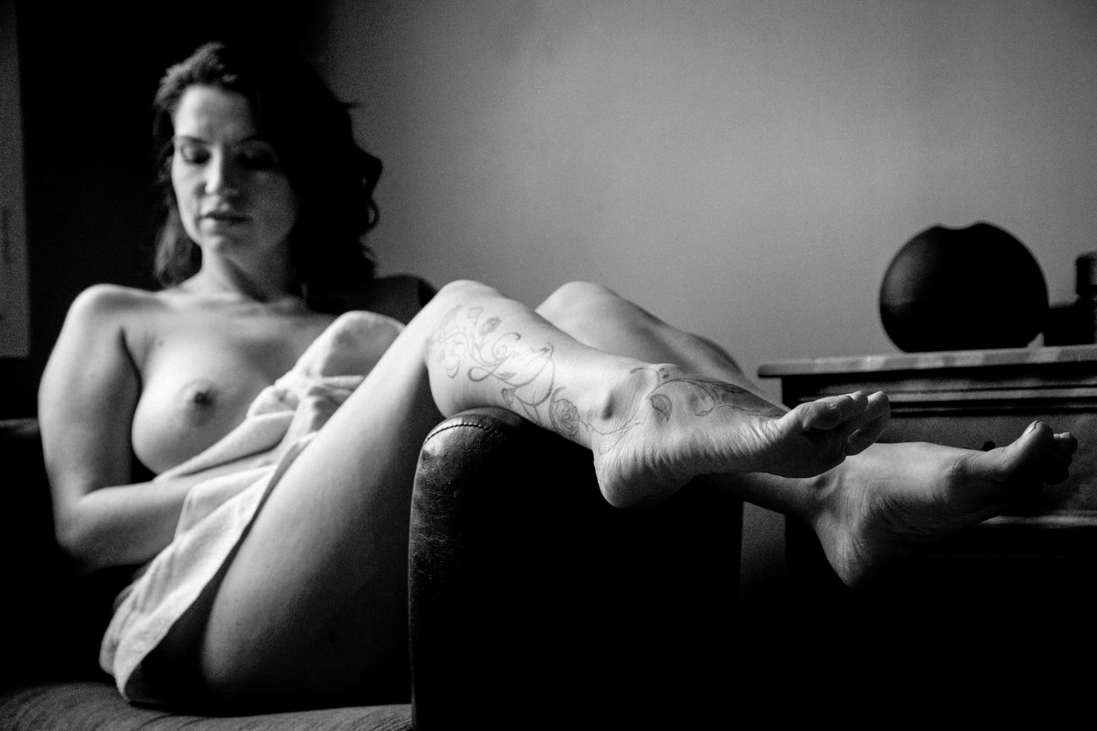 JulieValmont's tweet photo. Cadeau pour @footfetiwrinkly #footfetish #footjob https://t.co/6BD5Ac1ThZ
