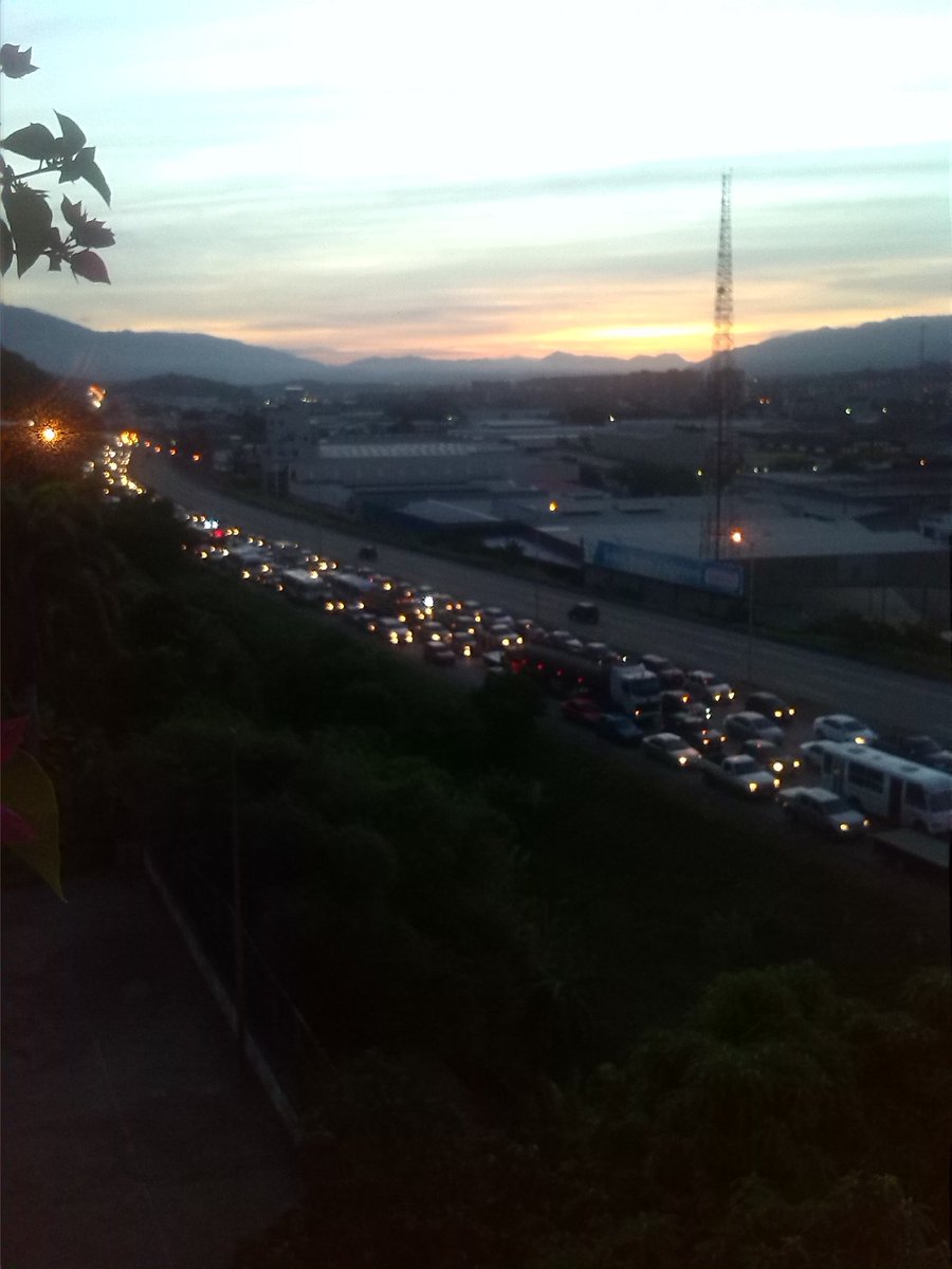 anarquiavial's tweet photo. #23E Gobierno promueve la Anarquía Vial en la #AGMA tratando de opacar marcha de la oposición; y la gente no importa https://t.co/nNl0giGwus