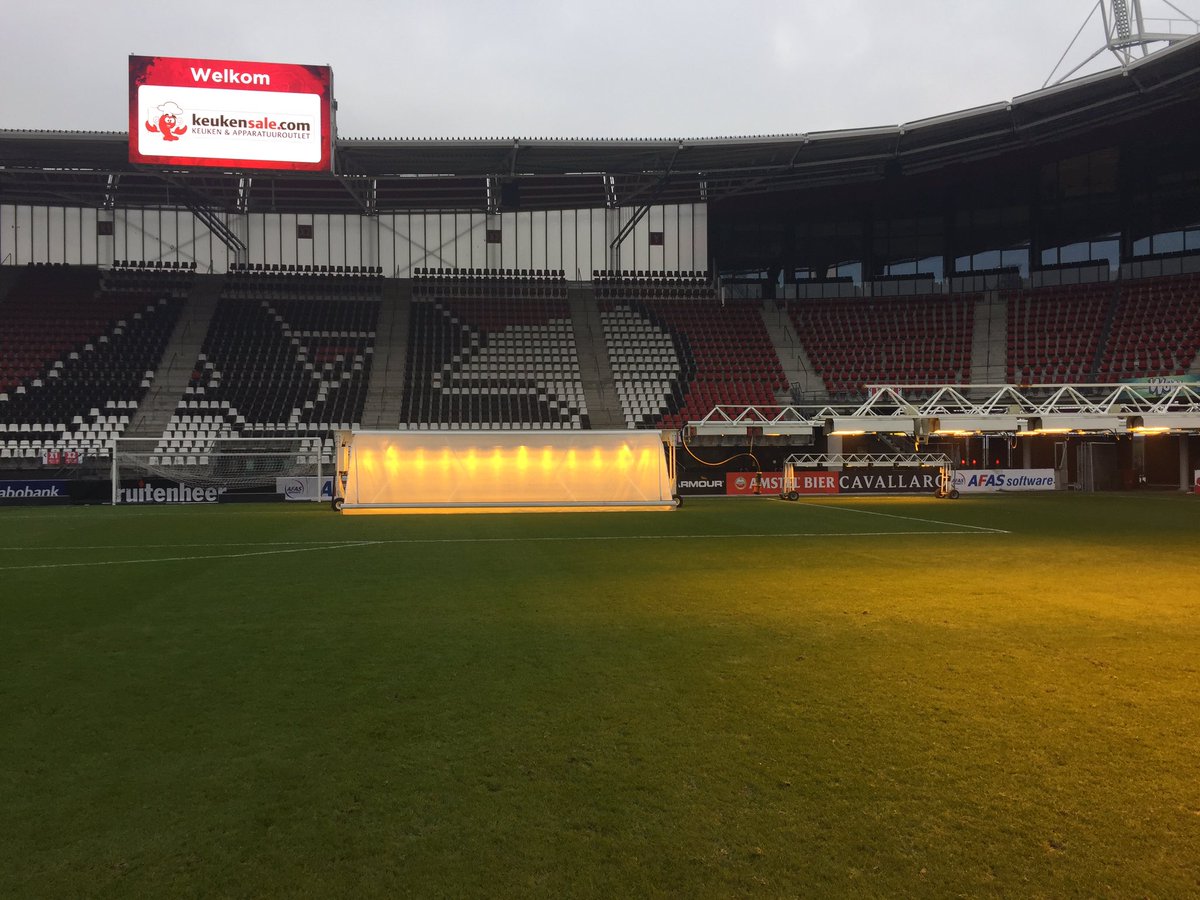 f_vanbeusekom's tweet image. Kick off @AZAlkmaar of Dutch @SGLsystem tour with Russian groundsmen #exchangeknowledge #learnonthejob @Paul_Zwerus
