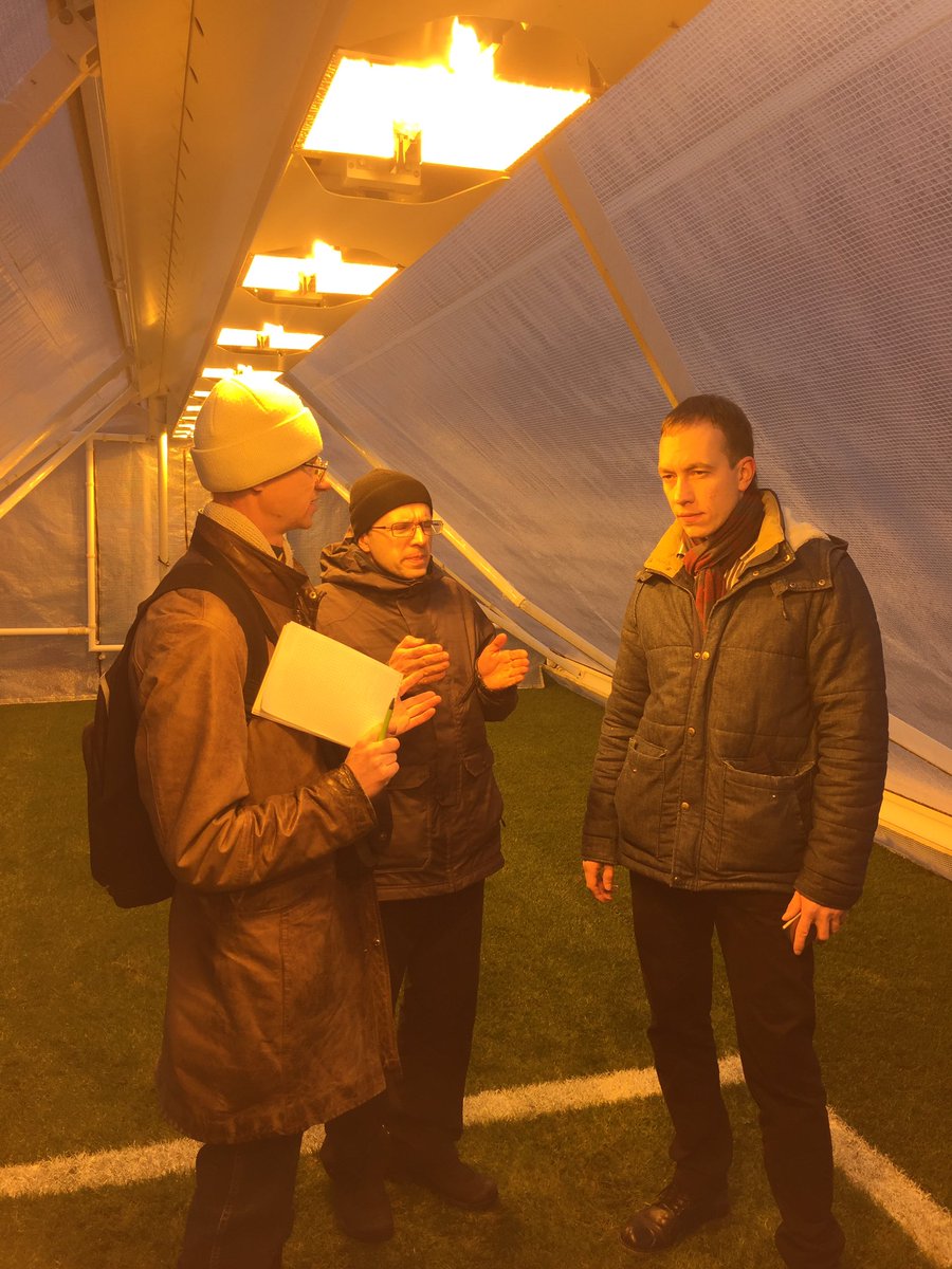 f_vanbeusekom's tweet image. Kick off @AZAlkmaar of Dutch @SGLsystem tour with Russian groundsmen #exchangeknowledge #learnonthejob @Paul_Zwerus