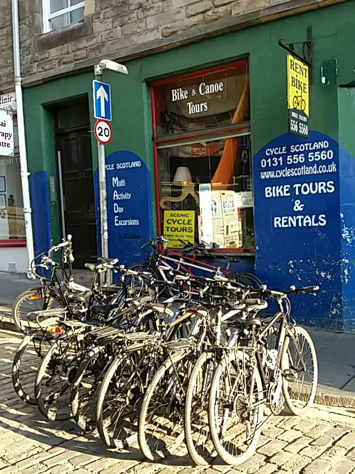 Ready and waiting for today's bike tour clients in #Edinburgh . Perfect weather for it.