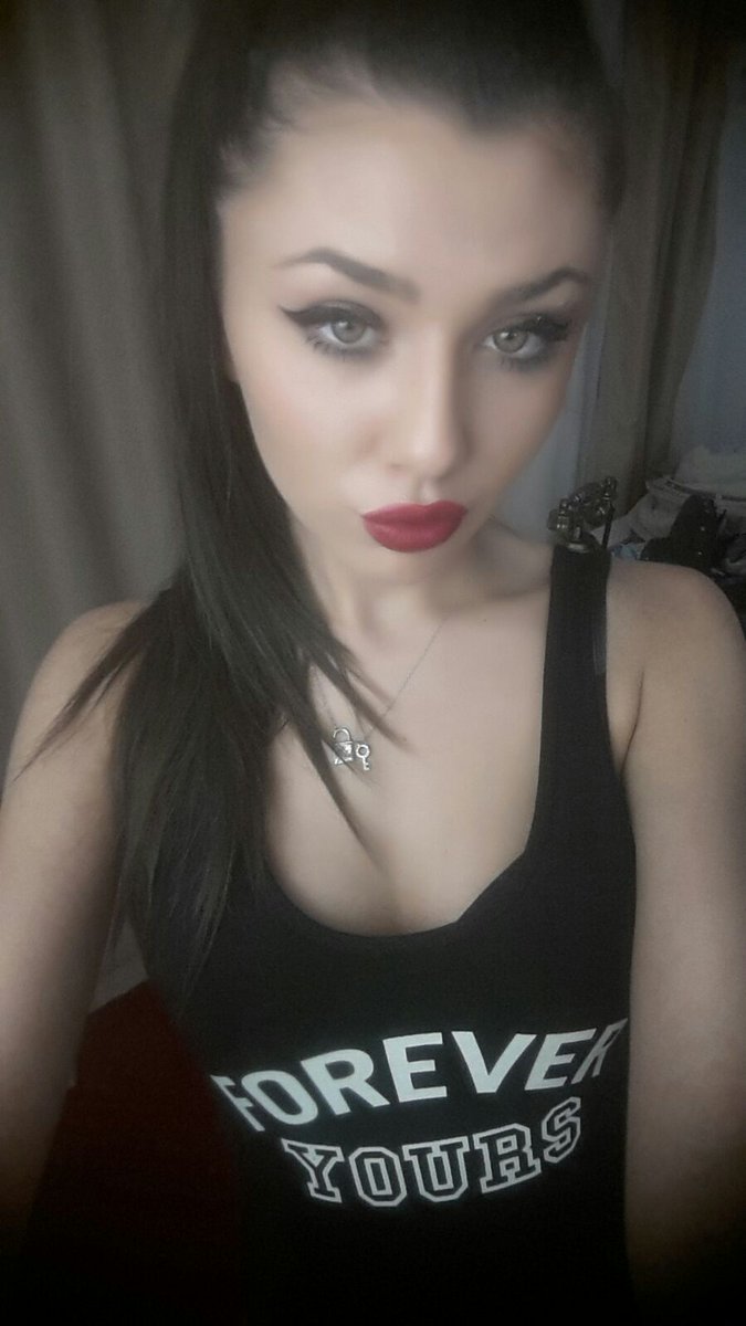 BethanyLushOff's tweet photo. #Red #lips baby #selfie @cammodellisting
@PamPussy
@TheDirtyRichard
@Tedhenrya @TheHardDepot https://t.co/wBJ2d6j5tn